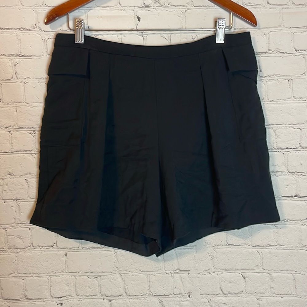 Vince Camuto Black Shorts Size 8
